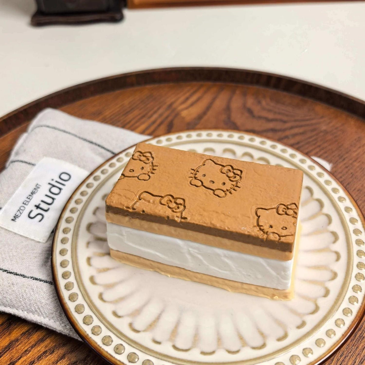 Old-Fashioned Cake Squishy: Classic Comfort Toy