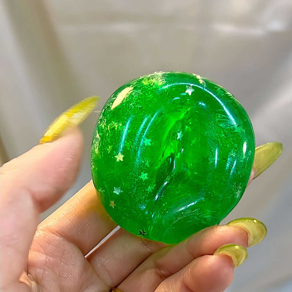 Ultra-soft green star-patterned malleable creamy mini handmade stress relief squishy ball